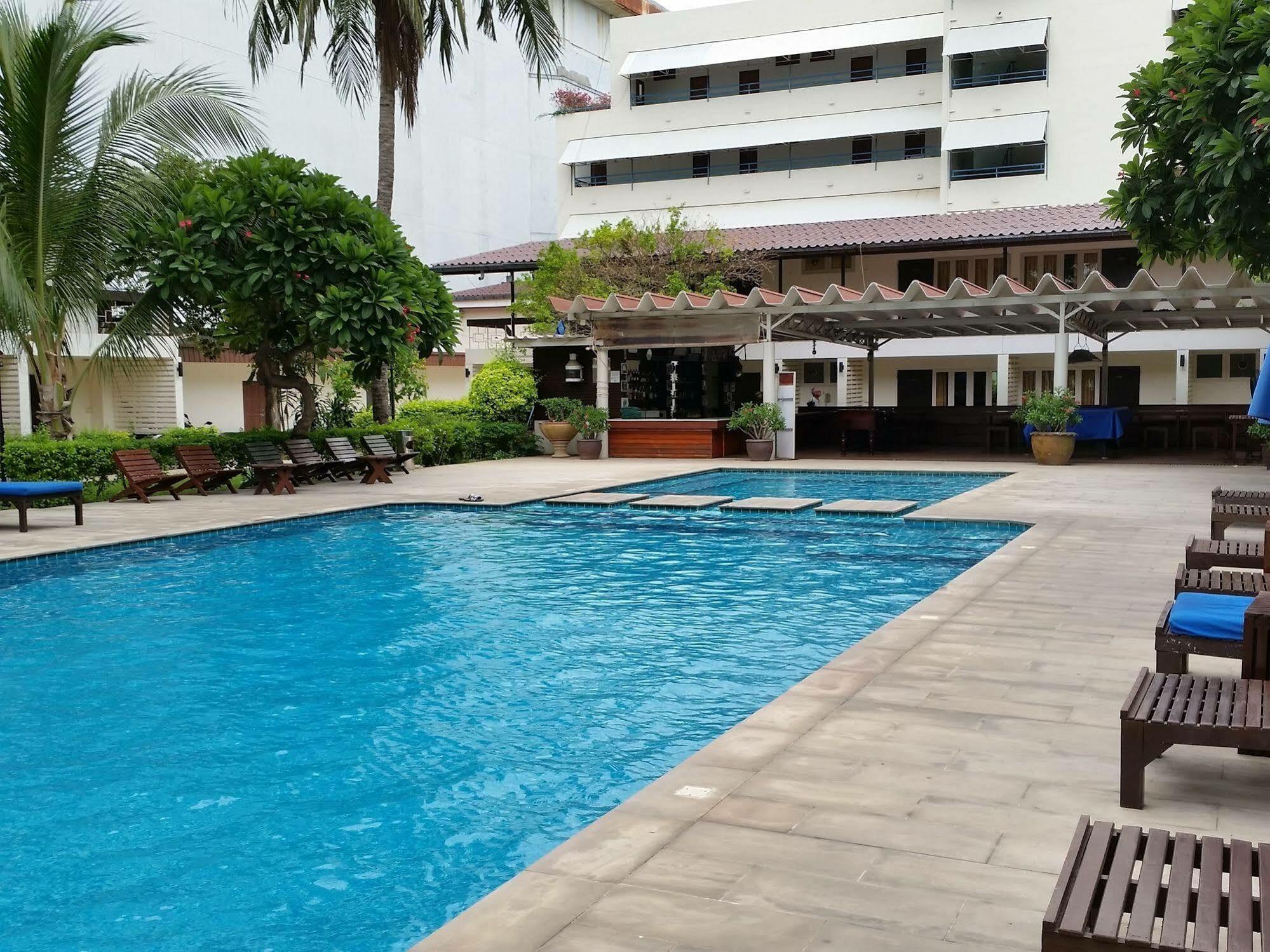 Nautical Inn Pattaya Bagian luar foto