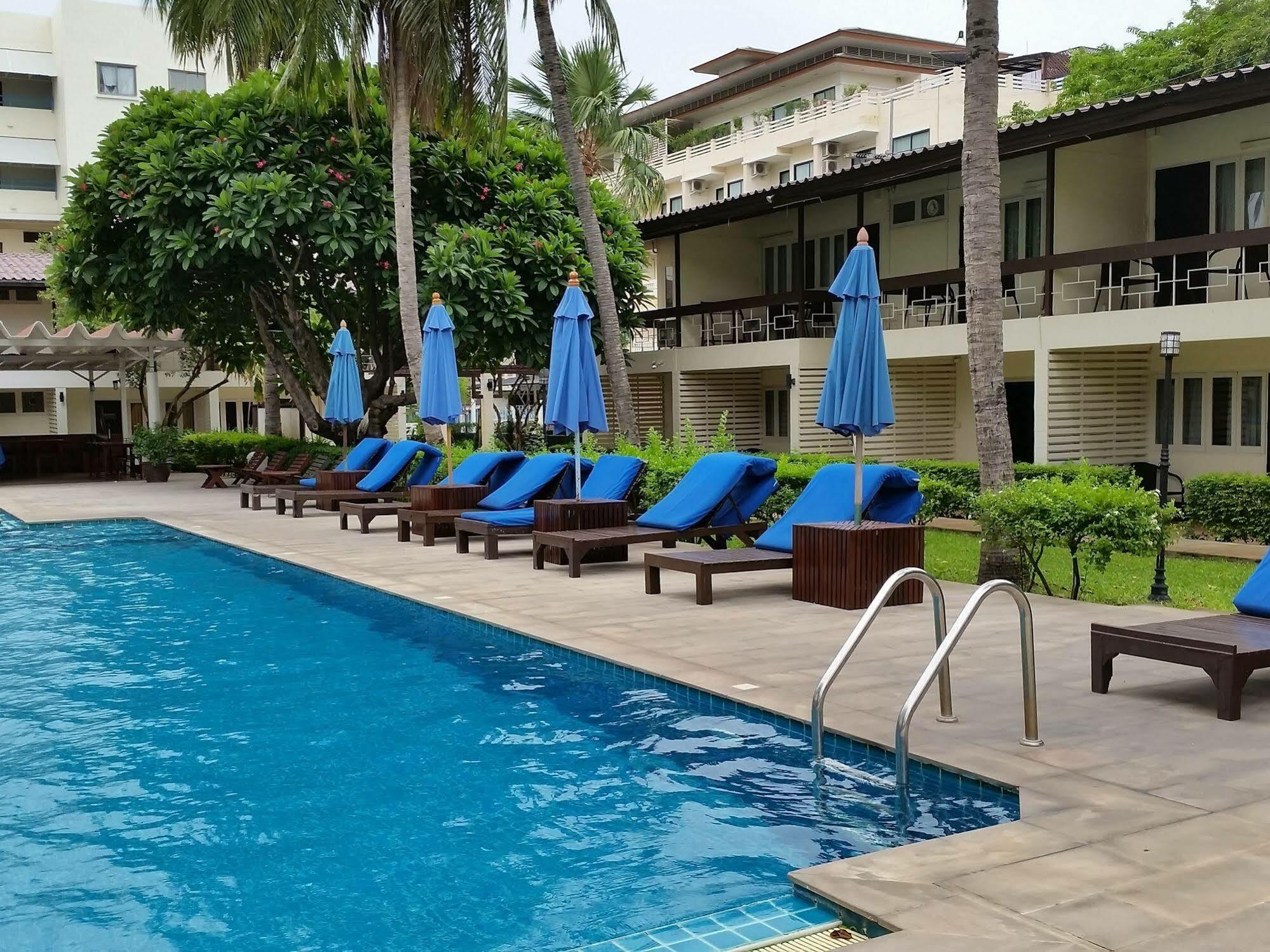 Nautical Inn Pattaya Bagian luar foto