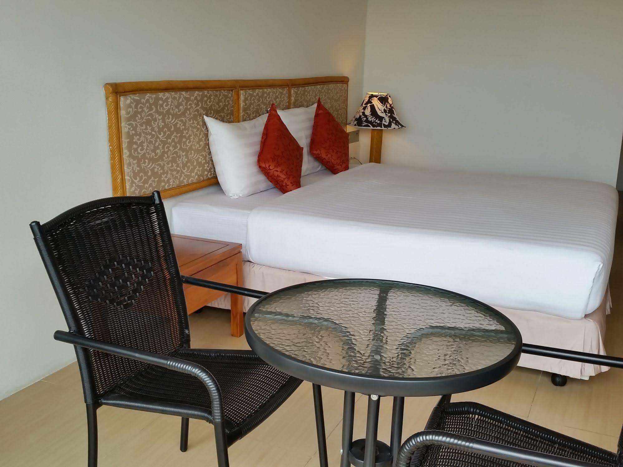 Nautical Inn Pattaya Bagian luar foto
