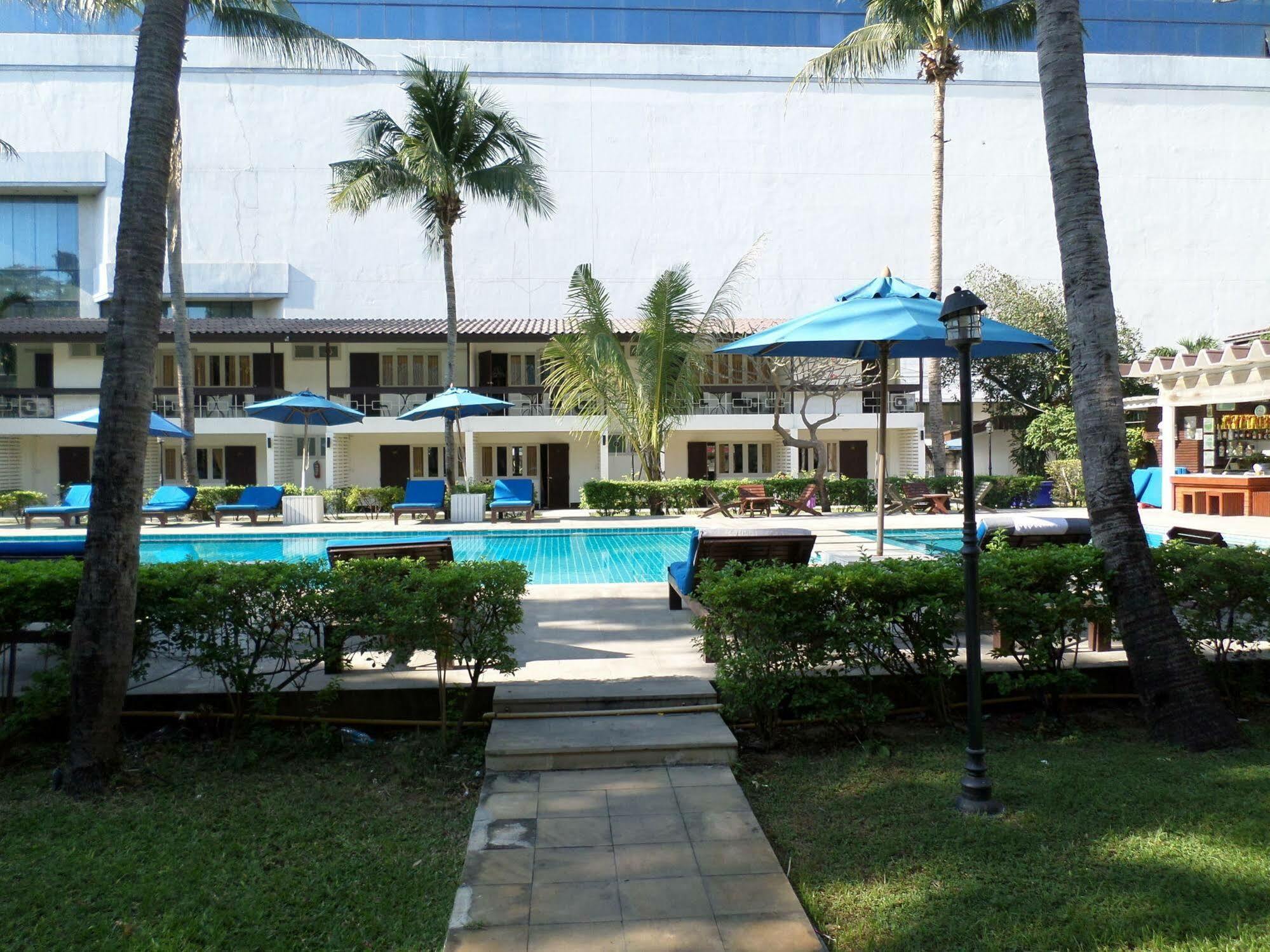 Nautical Inn Pattaya Bagian luar foto