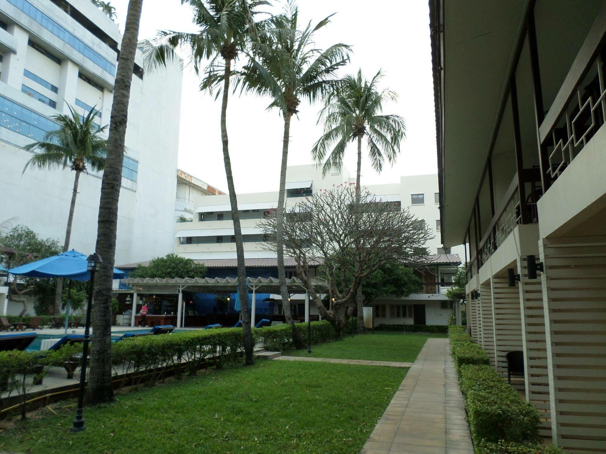 Nautical Inn Pattaya Bagian luar foto