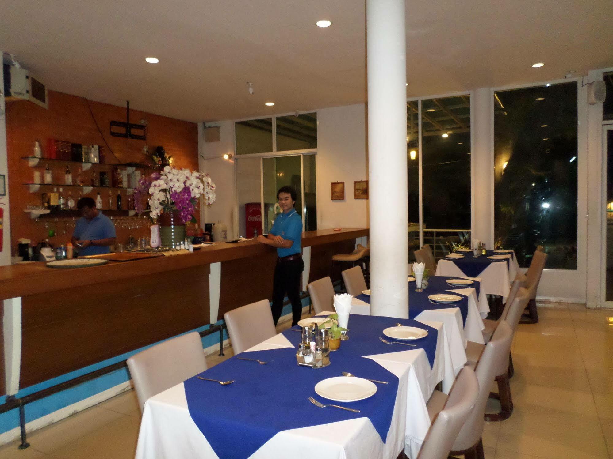 Nautical Inn Pattaya Bagian luar foto