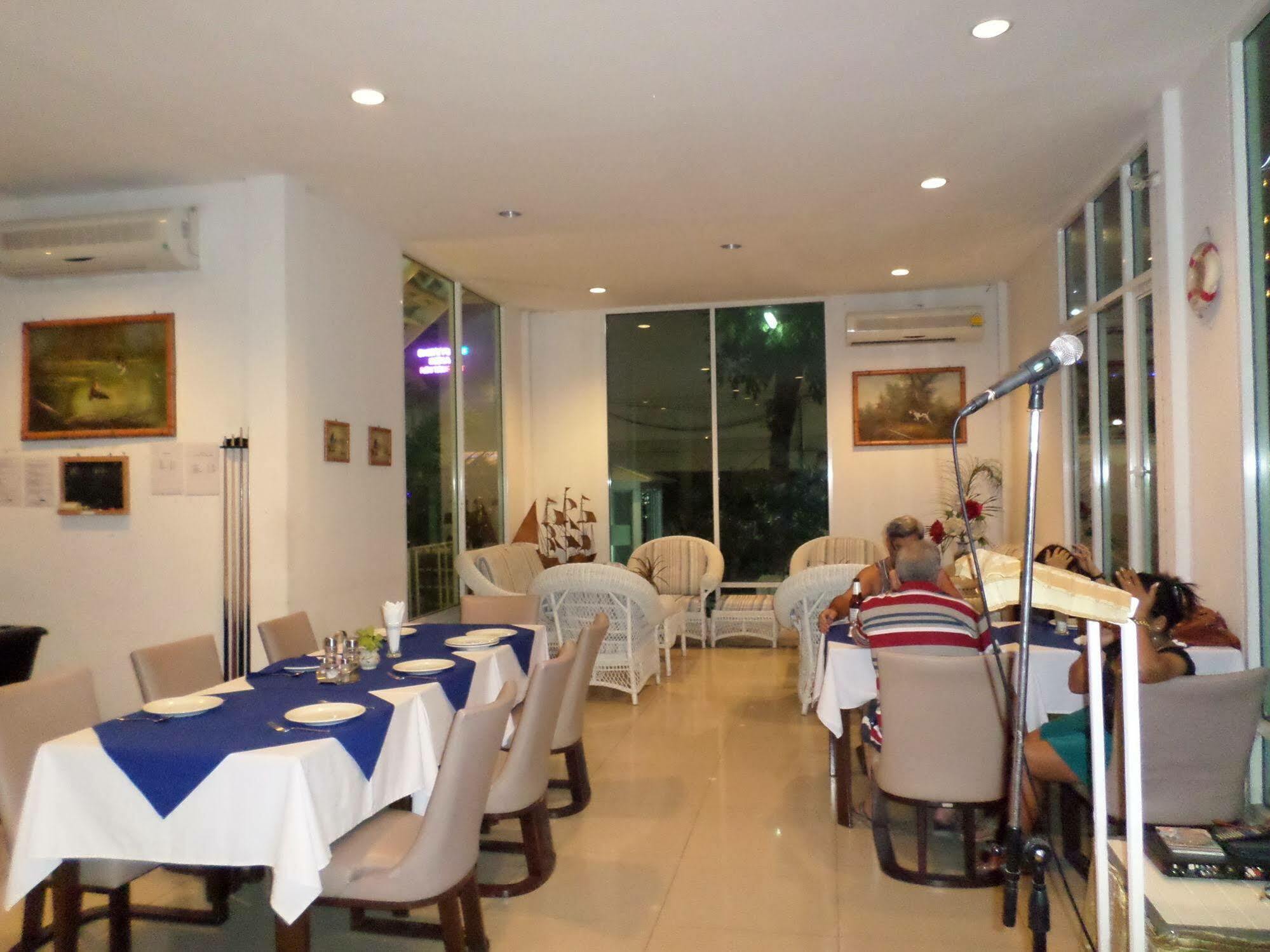 Nautical Inn Pattaya Bagian luar foto