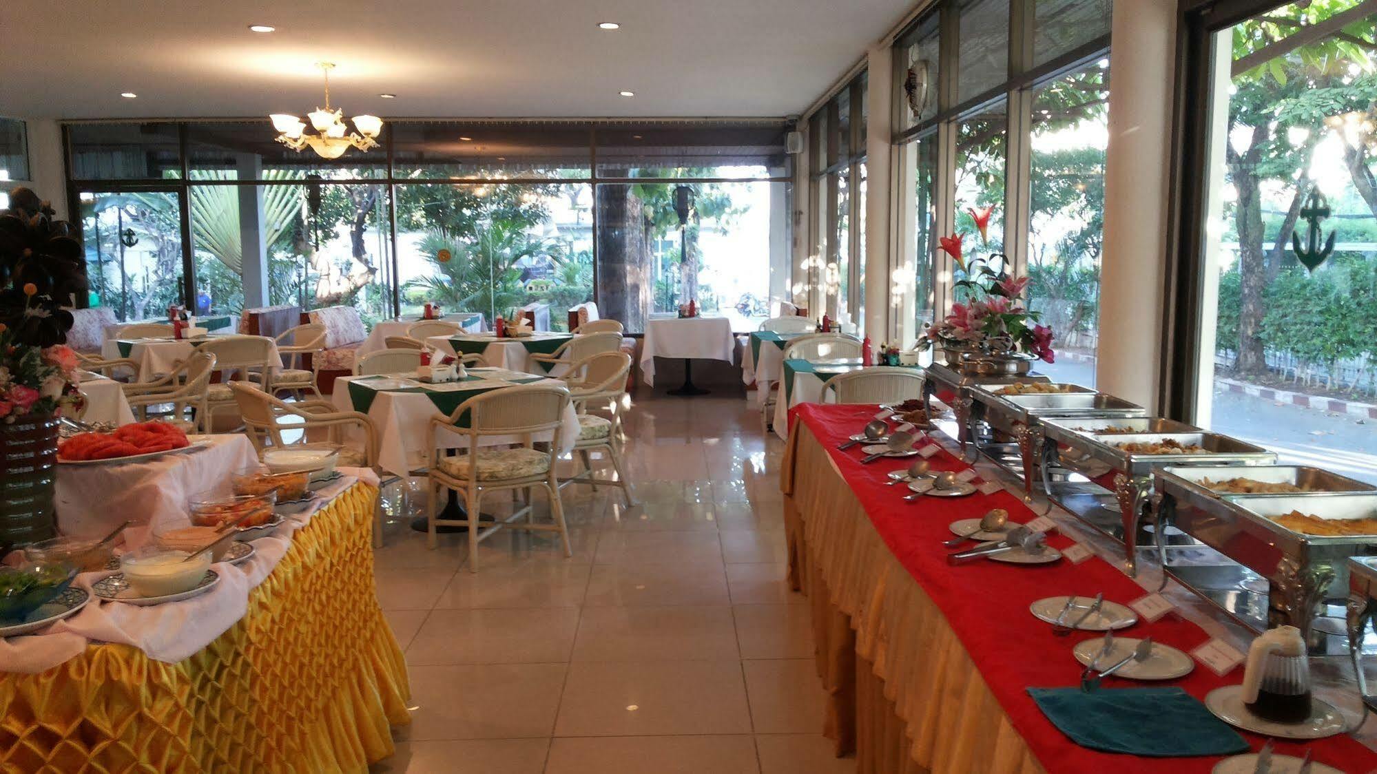 Nautical Inn Pattaya Bagian luar foto