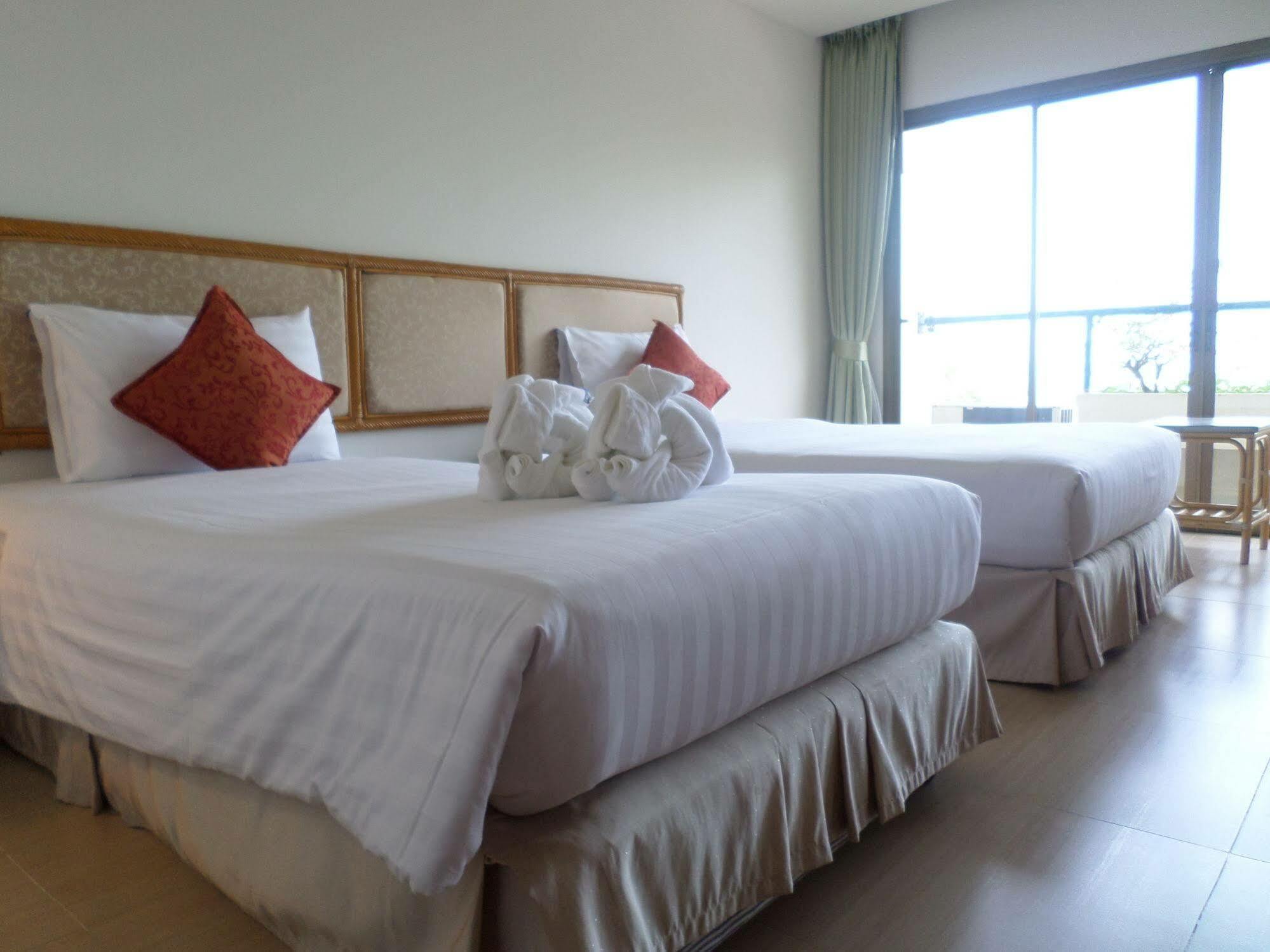 Nautical Inn Pattaya Bagian luar foto