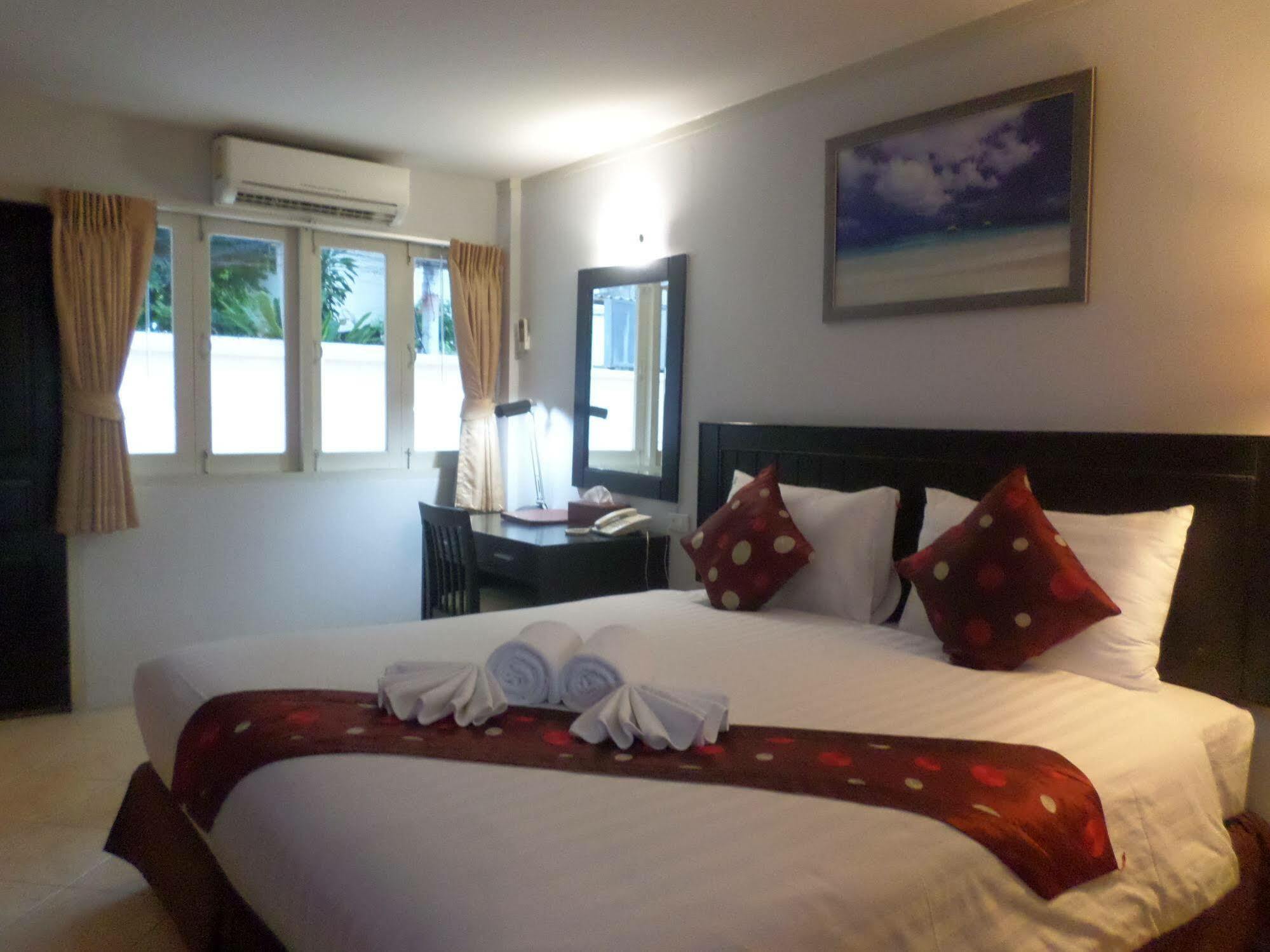 Nautical Inn Pattaya Bagian luar foto