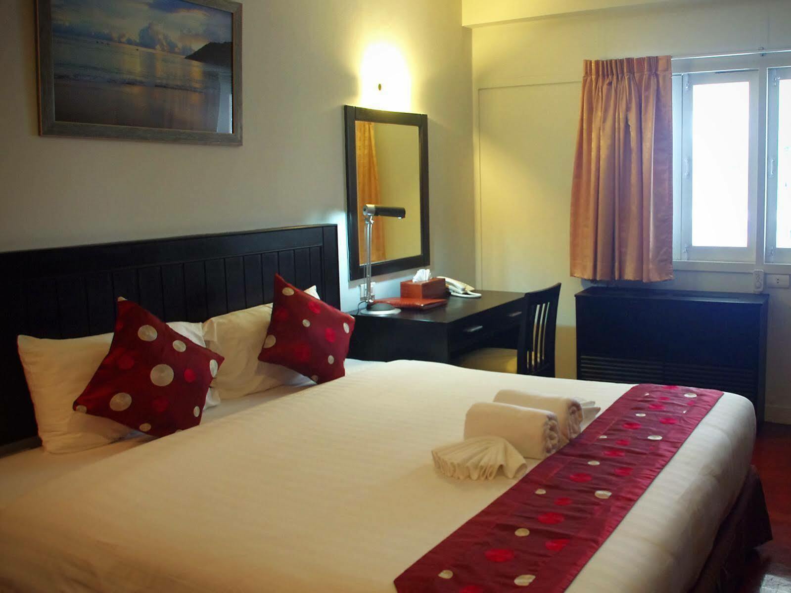 Nautical Inn Pattaya Bagian luar foto