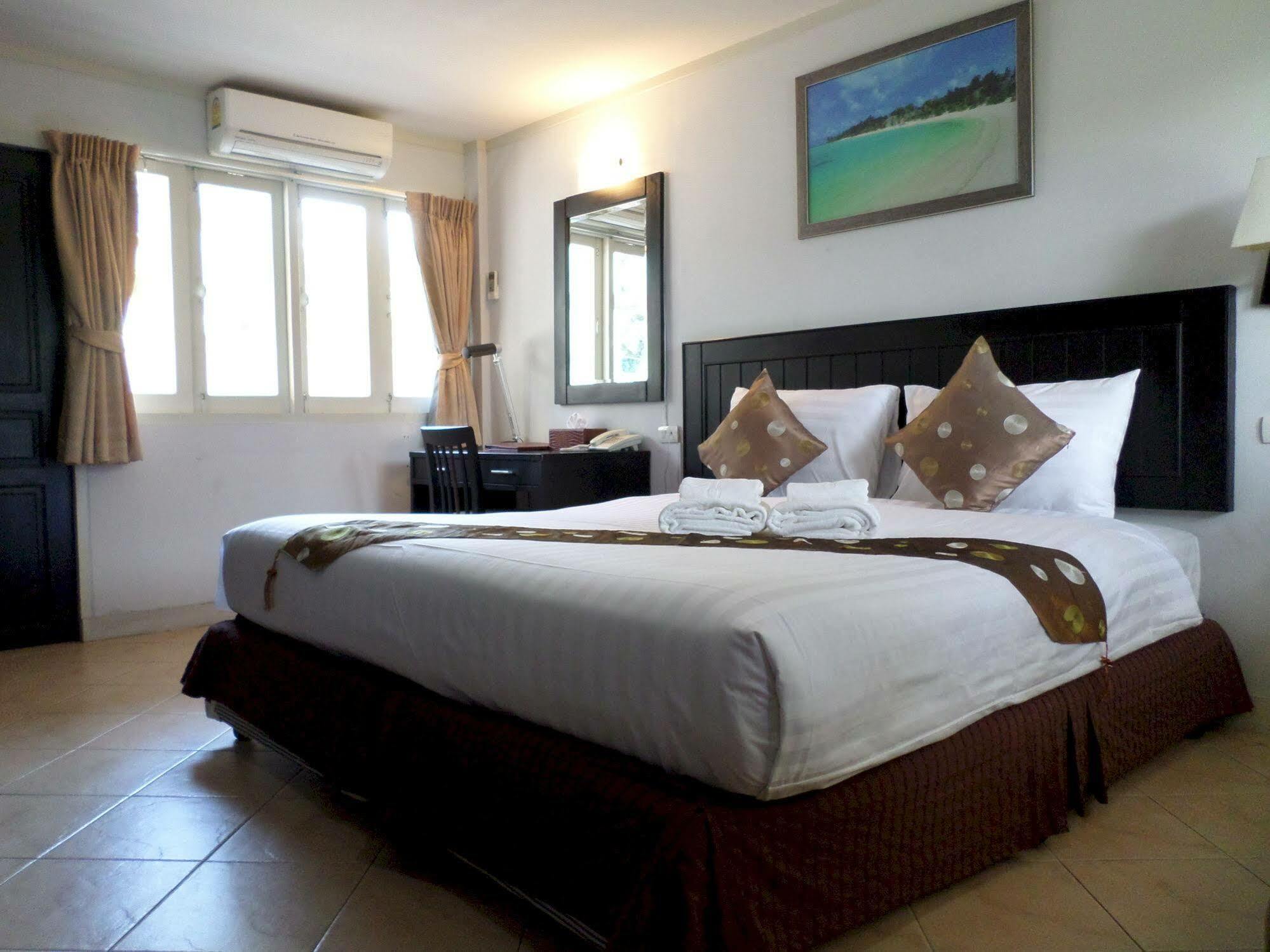 Nautical Inn Pattaya Bagian luar foto